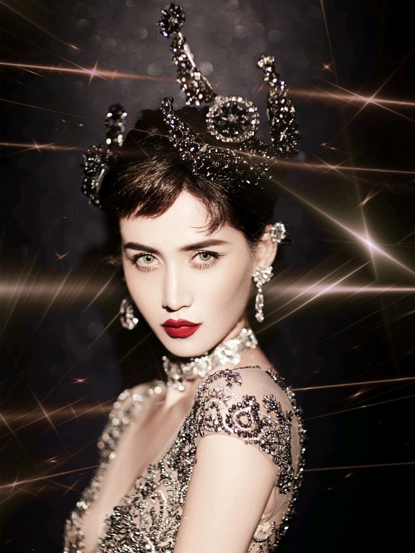女王美丽威严_女王美丽工作简历_美丽女王