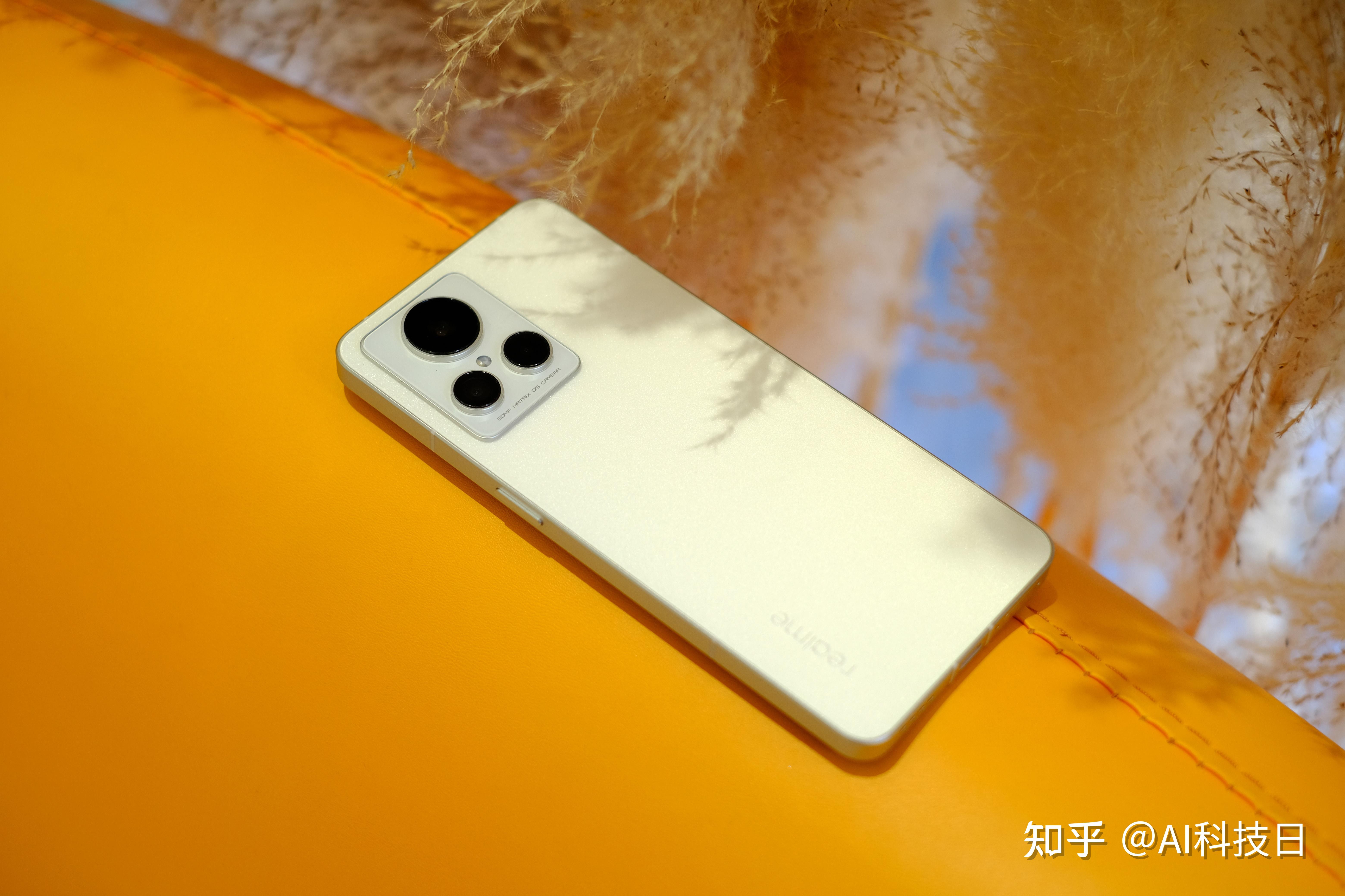 真我跟荣耀哪个性价比高_真我和荣耀哪个质量好_荣耀真我gt